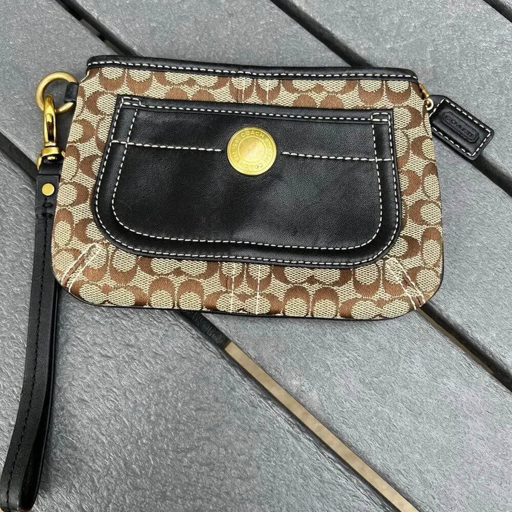 Coach wristlet small